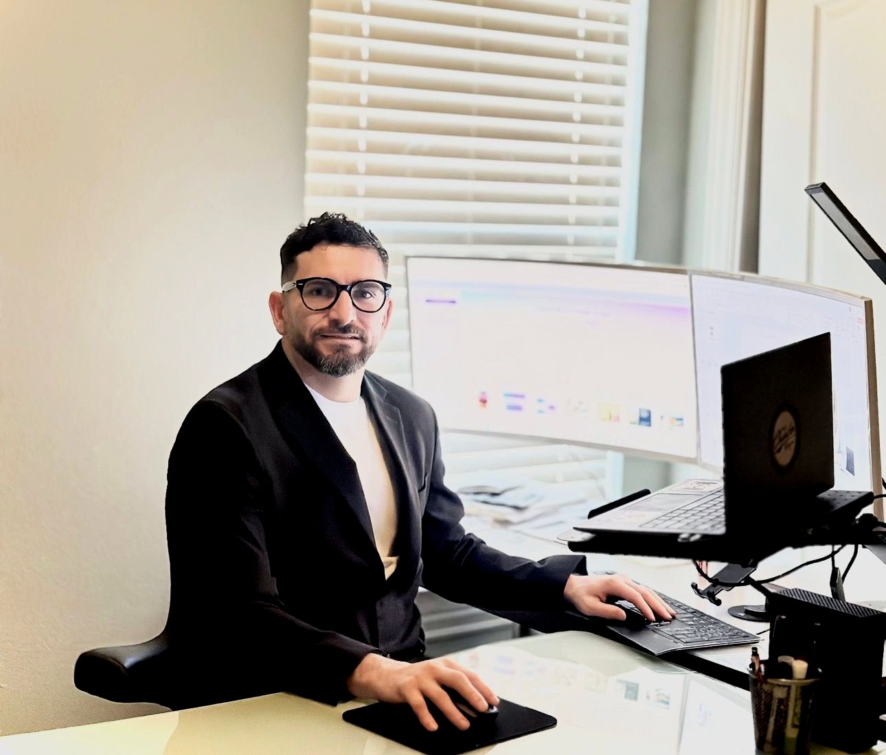 Oskar Escobedo, EA — Fundador y Principal